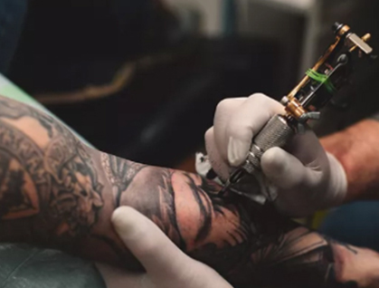 En combien de temps peut-on devenir tatoueur ?